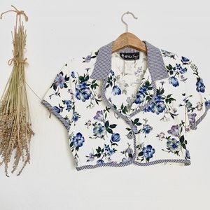 Vintage White Floral Cropped Blouse with Blue and Purple Flowers